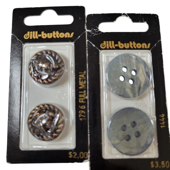 Lot of Vintage Mixed Buttons La Mode, Le Chic, Streamline & More on Cards - Picture 13 of 14